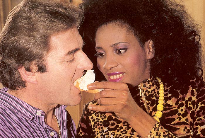 Black eighties lady loves a big white cock  - XXX Dessert - Picture 3