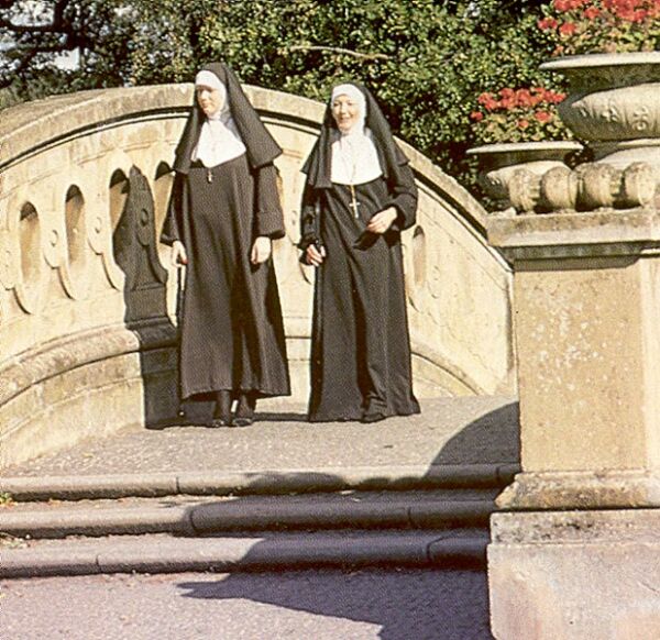 Two slutty retro nuns sharing the gardener  - XXX Dessert - Picture 1