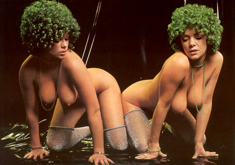 Sexy retro girls with green hair playing ho - XXX Dessert ...