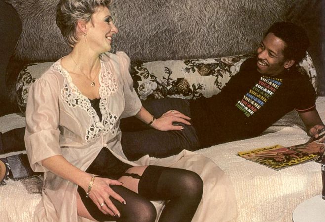 Two seventies couples playing dirty sexual  - XXX Dessert - Picture 3