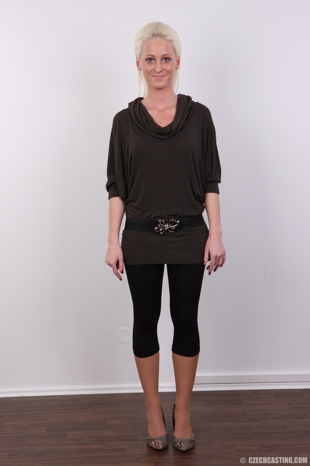 Petite sexy blonde shows hot figure, tempti - XXX Dessert - Picture 2