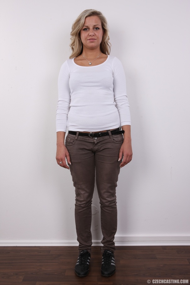 Long hair blonde with voluptuous body shows - XXX Dessert - Picture 2