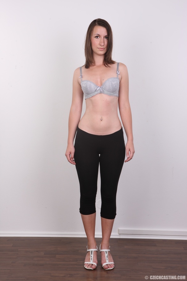 Likable cute slender chick shows off sexy f - XXX Dessert - Picture 4