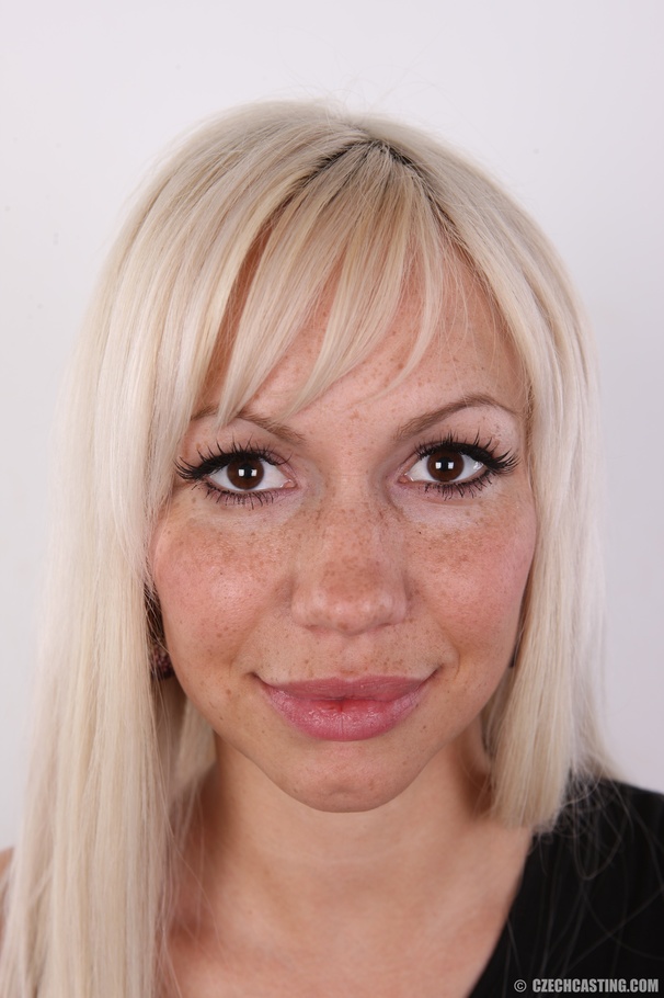 Sexually sweet blonde with super jugs shows - XXX Dessert - Picture 1