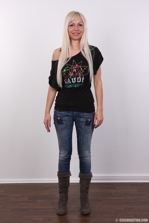 Sexually sweet blonde with super jugs shows - XXX Dessert - Picture 2