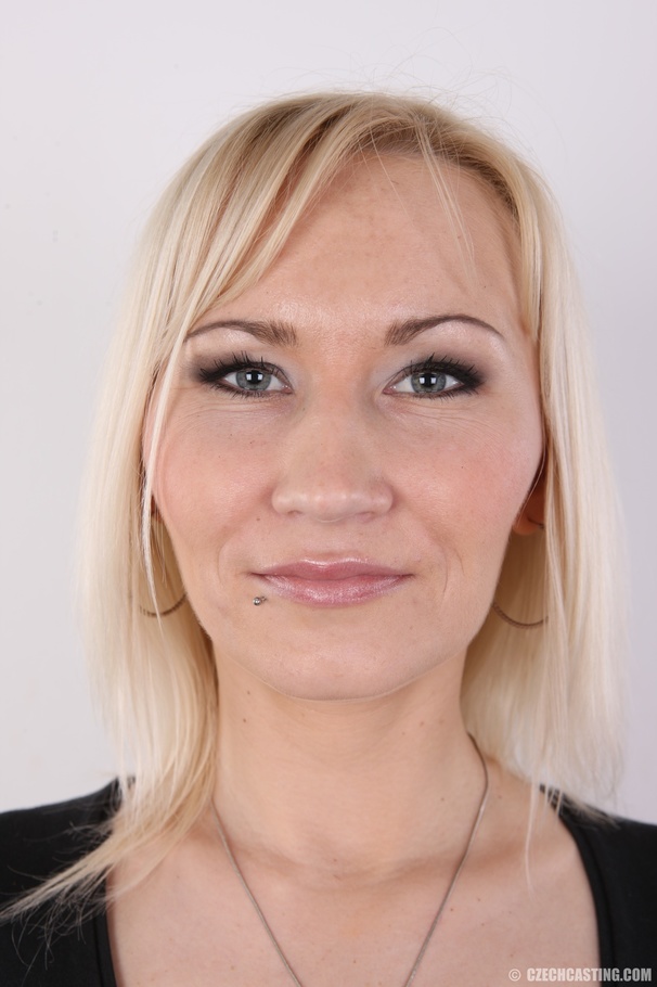 Hot looking blonde with firm butt shows sex - XXX Dessert - Picture 1