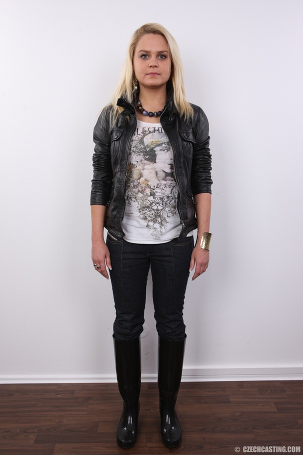 Happy blonde with hot ass and boobs shows p - XXX Dessert - Picture 2