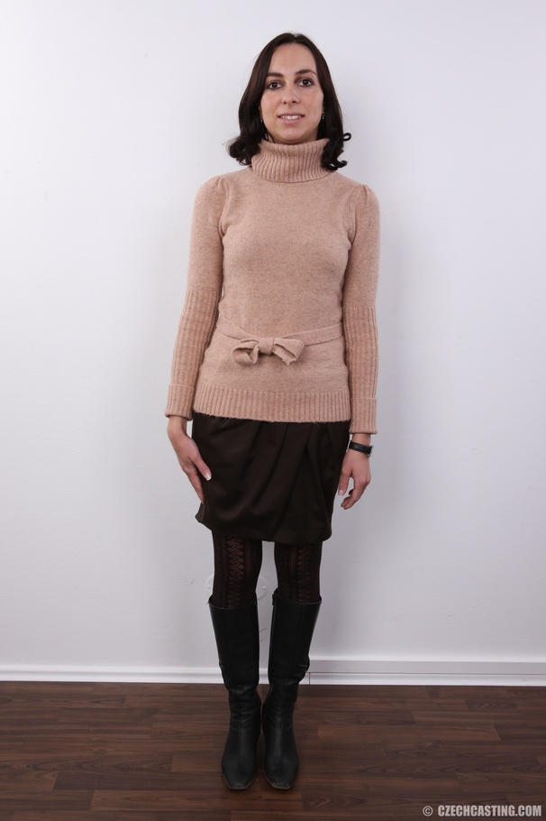 Young shy girl looking for fun goes nude to - XXX Dessert - Picture 2