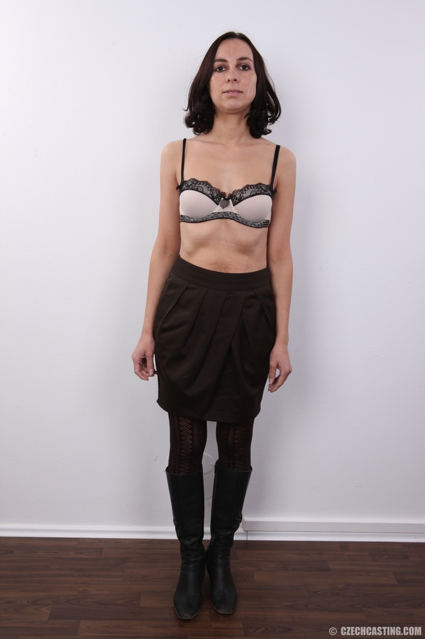 Young shy girl looking for fun goes nude to - XXX Dessert - Picture 3