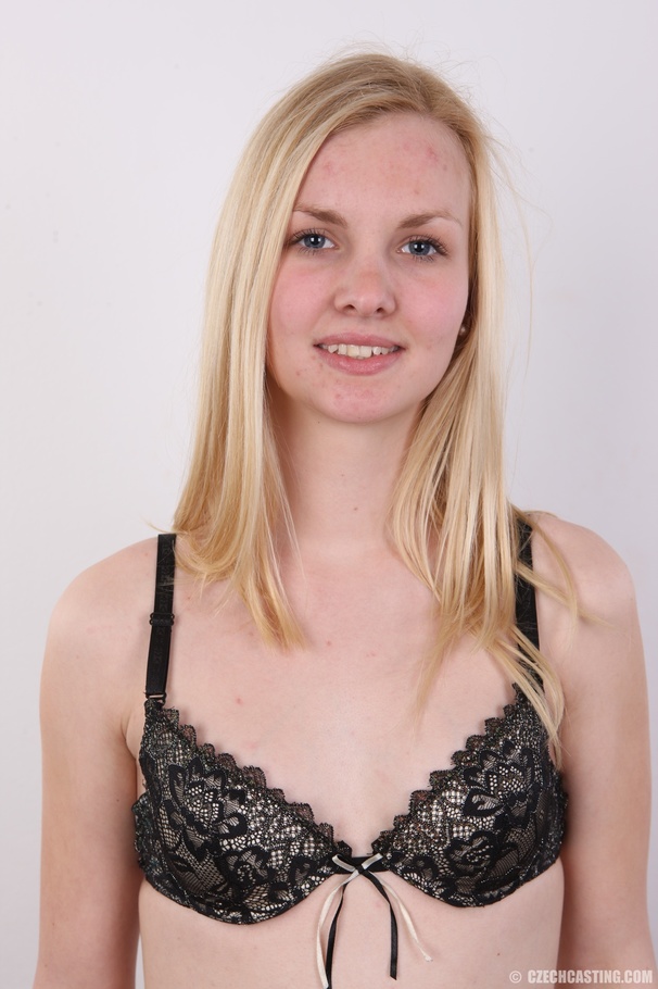 Young sweet looking blonde with cute legs s - XXX Dessert - Picture 4