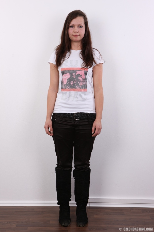 Young hot brunette with sexy looks shows pu - XXX Dessert - Picture 2