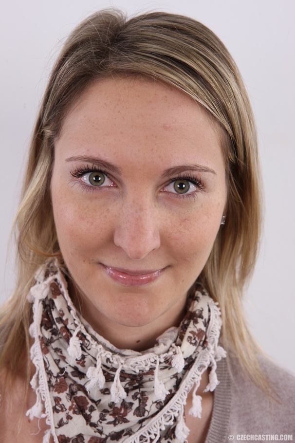 Seductive slim babe with real hot smiles sh - XXX Dessert - Picture 1