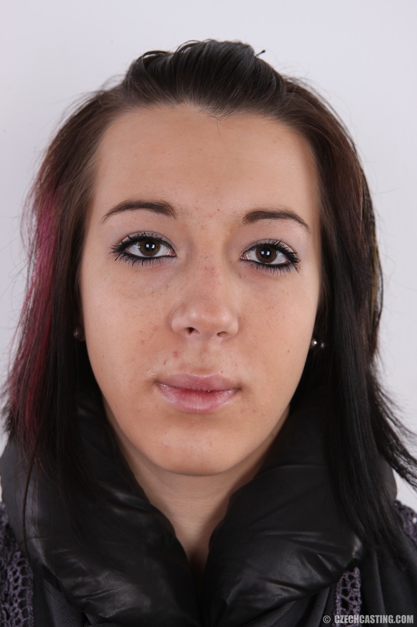 Seductive young chick reveals fresh hot bod - XXX Dessert - Picture 1