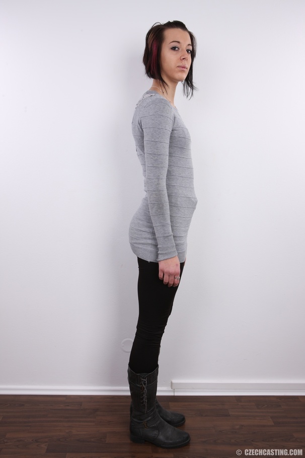 Seductive young chick reveals fresh hot bod - XXX Dessert - Picture 3