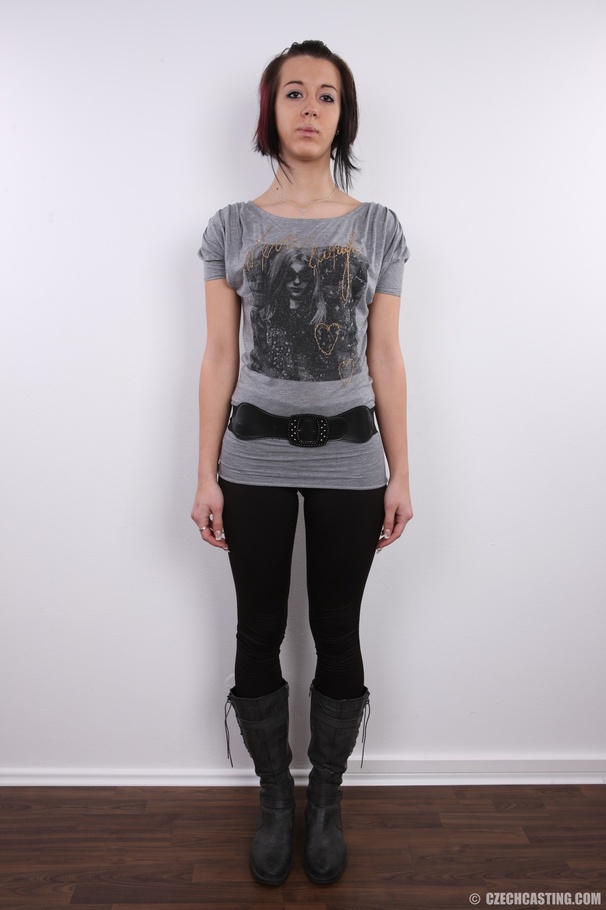 Seductive young chick reveals fresh hot bod - XXX Dessert - Picture 4