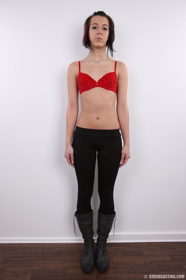 Seductive young chick reveals fresh hot bod - XXX Dessert - Picture 6