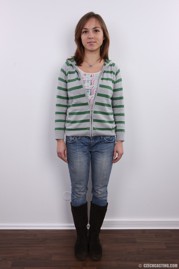 Beautiful chick with sexy curves shows invi - XXX Dessert - Picture 2