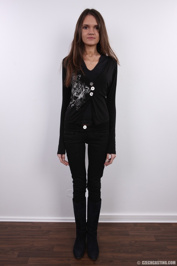 Slender brunette with hot butt and slender  - XXX Dessert - Picture 2