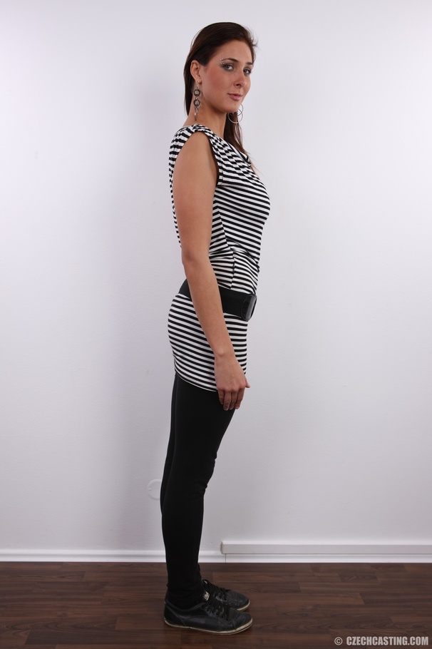 Seductive pretty girl with cute eyes show b - XXX Dessert - Picture 4