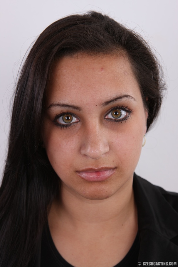 Sexy plump babe with sexy eyes show curves, - XXX Dessert - Picture 1