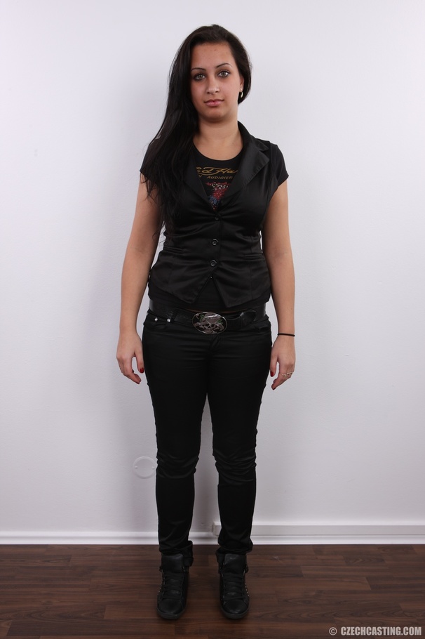 Sexy plump babe with sexy eyes show curves, - XXX Dessert - Picture 2