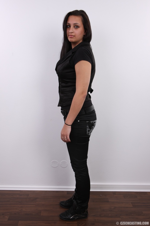 Sexy plump babe with sexy eyes show curves, - XXX Dessert - Picture 3