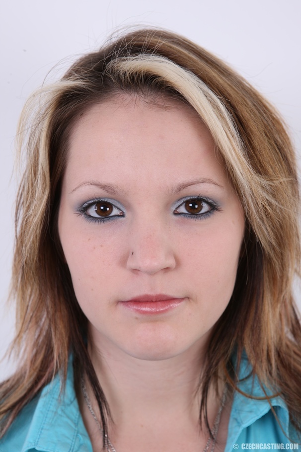 Divine looking creamy chick shows hairy pus - XXX Dessert - Picture 1