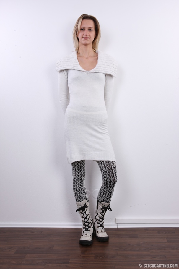 Enticing slender blonde with small sexy tit - XXX Dessert - Picture 2