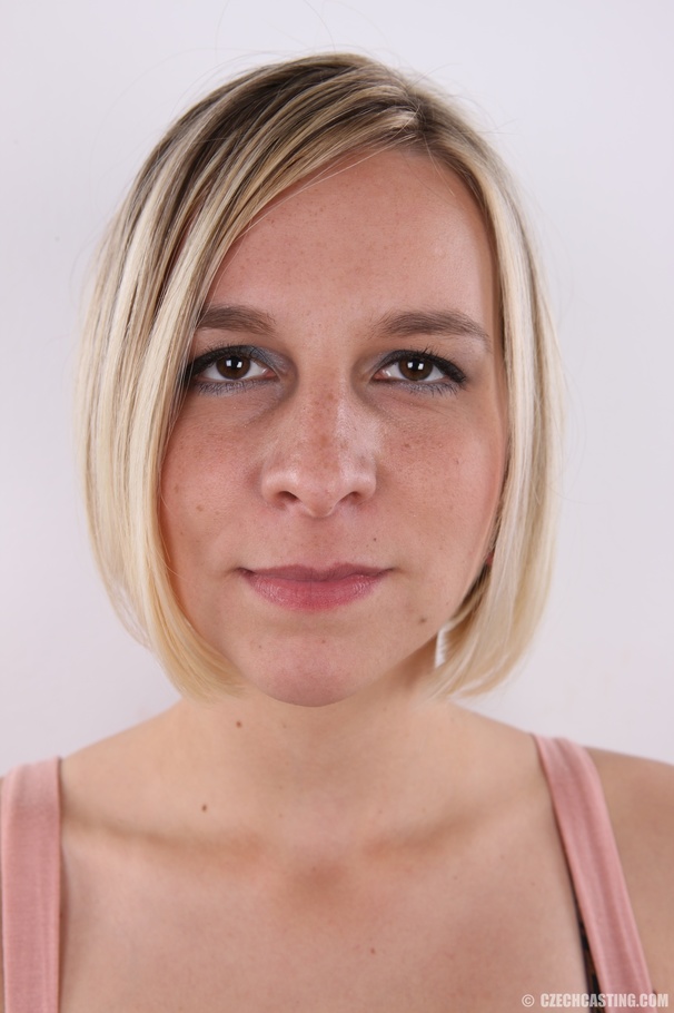 Interesting looking blonde with sexy shape  - XXX Dessert - Picture 1