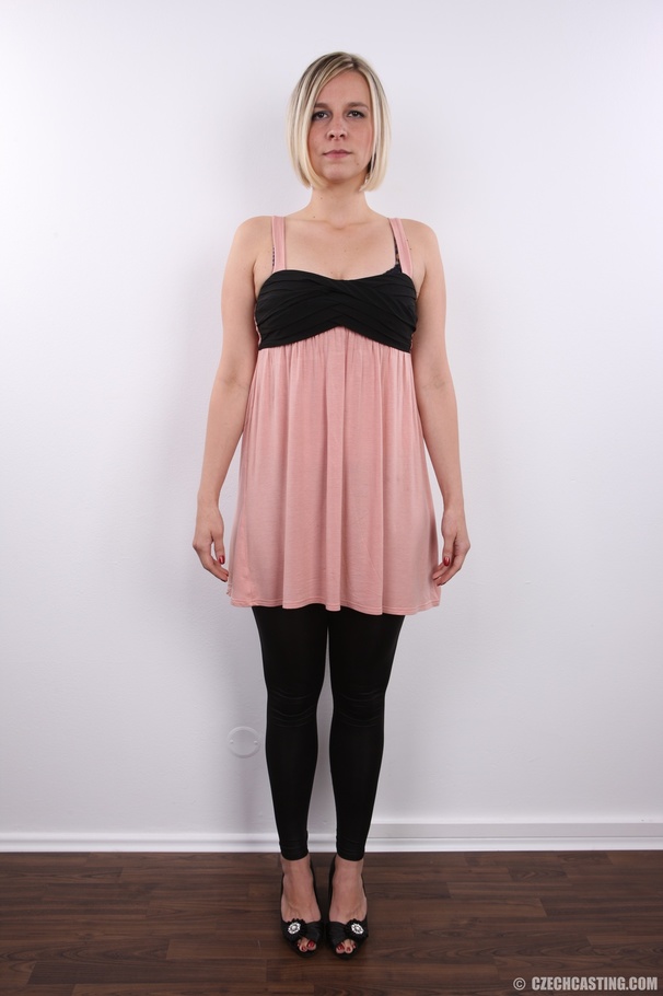 Interesting looking blonde with sexy shape  - XXX Dessert - Picture 2