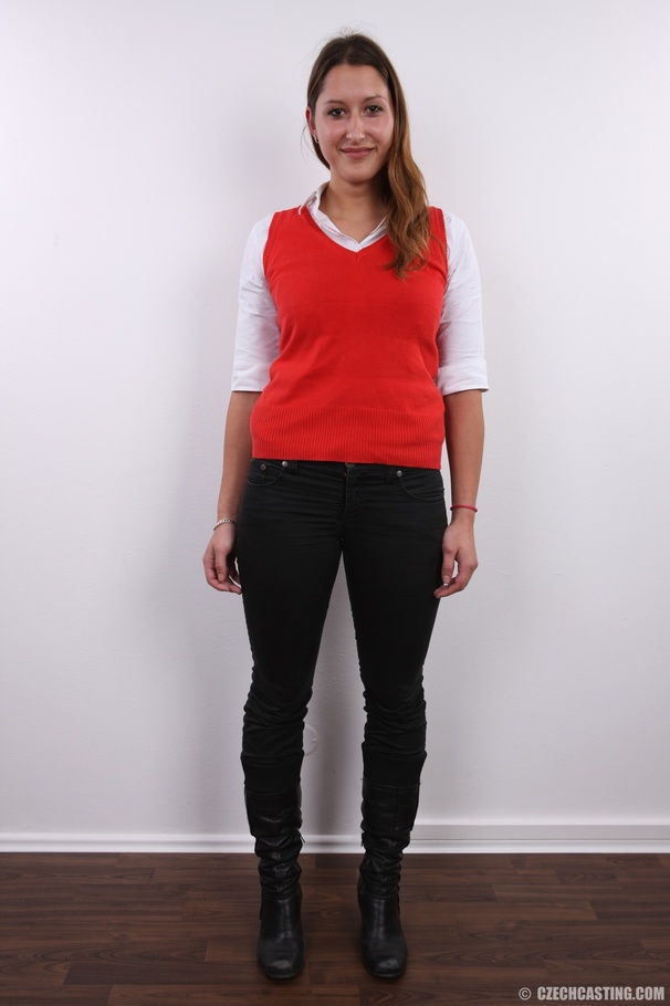 Cute chick with amazing body shows hot tigh - XXX Dessert - Picture 2