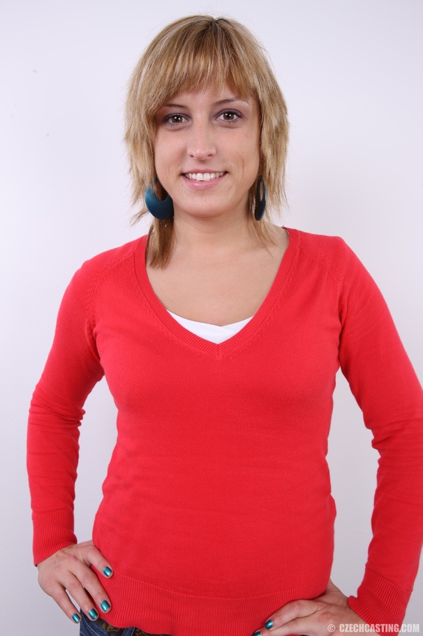 Short hair cute blonde with golden smile sh - XXX Dessert - Picture 2