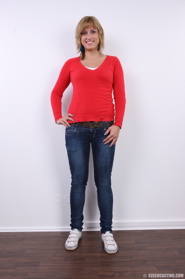 Short hair cute blonde with golden smile sh - XXX Dessert - Picture 3