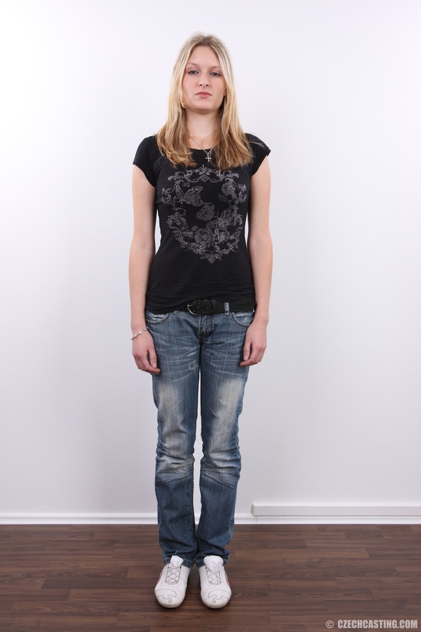 Well shaped young blonde beauty shows off f - XXX Dessert - Picture 2