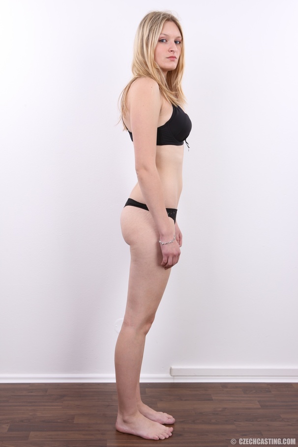 Well shaped young blonde beauty shows off f - XXX Dessert - Picture 8