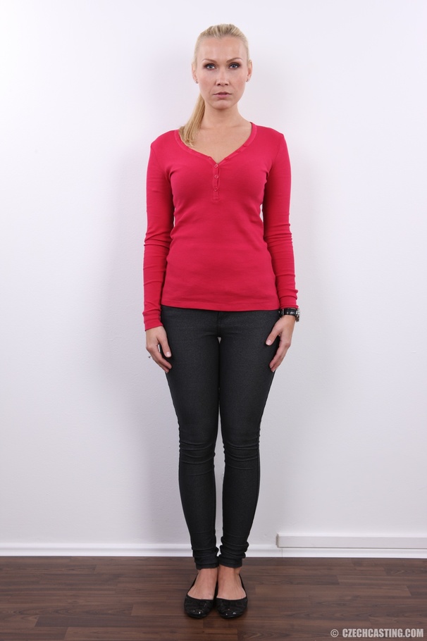 Blonde lady looking seductive showing hot c - XXX Dessert - Picture 2