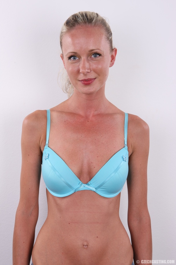 Slim and seductive blonde looking innocent  - XXX Dessert - Picture 4