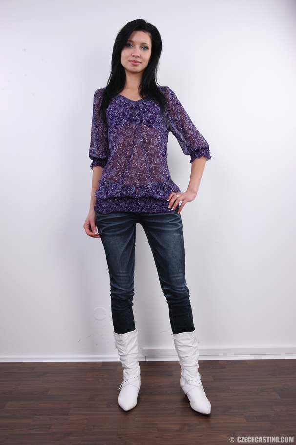 Young cute chick with really sexy eyes show - XXX Dessert - Picture 3