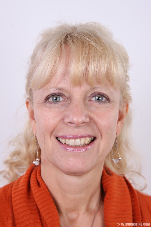 Horny blonde mama looking for some shows cu - XXX Dessert - Picture 1