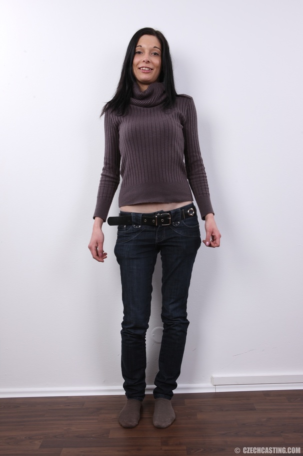 Sweet looking cool brunette with hot fleshy - XXX Dessert - Picture 2