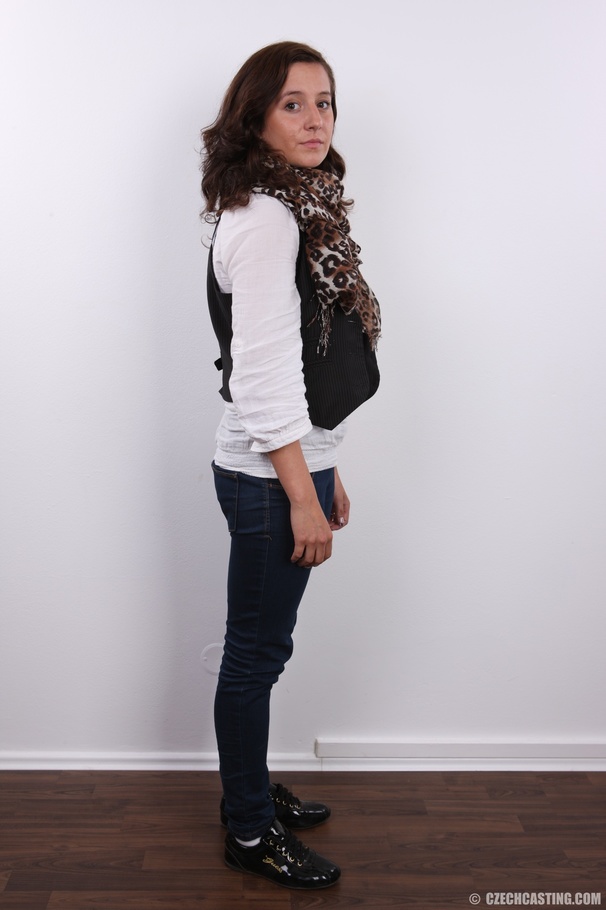 Enticing innocent looking chick with pierce - XXX Dessert - Picture 4