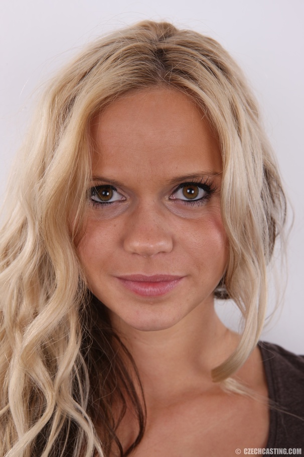 Young seductive blonde with hot curves, lon - XXX Dessert - Picture 1