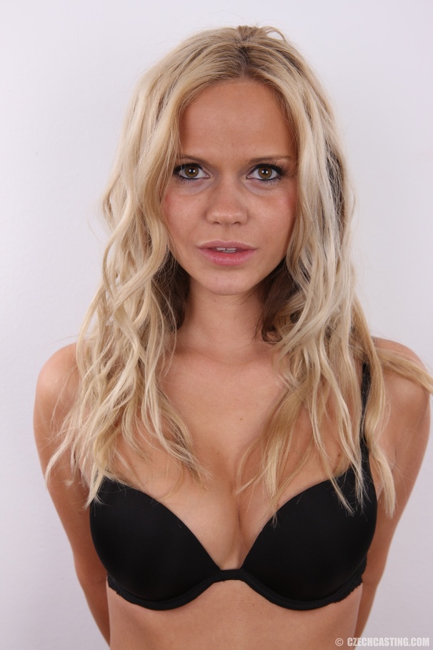 Young seductive blonde with hot curves, lon - XXX Dessert - Picture 12