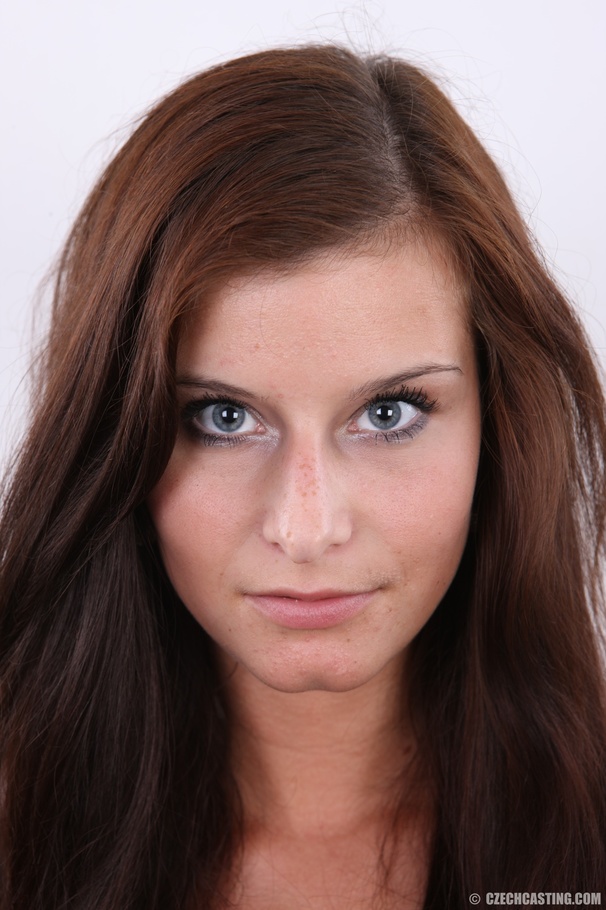 Seductive shy and young babe with erotic ey - XXX Dessert - Picture 1