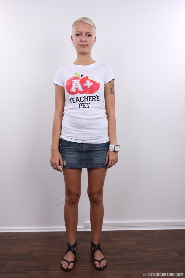 Tattooed short hair cute blonde with sexy s - XXX Dessert - Picture 2