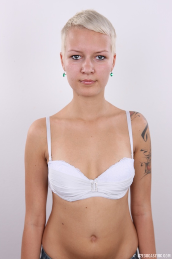 Tattooed short hair cute blonde with sexy s - XXX Dessert - Picture 6