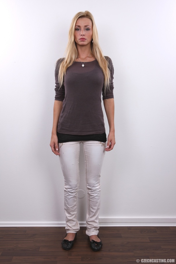 Steamy blonde with the body of a model show - XXX Dessert - Picture 2