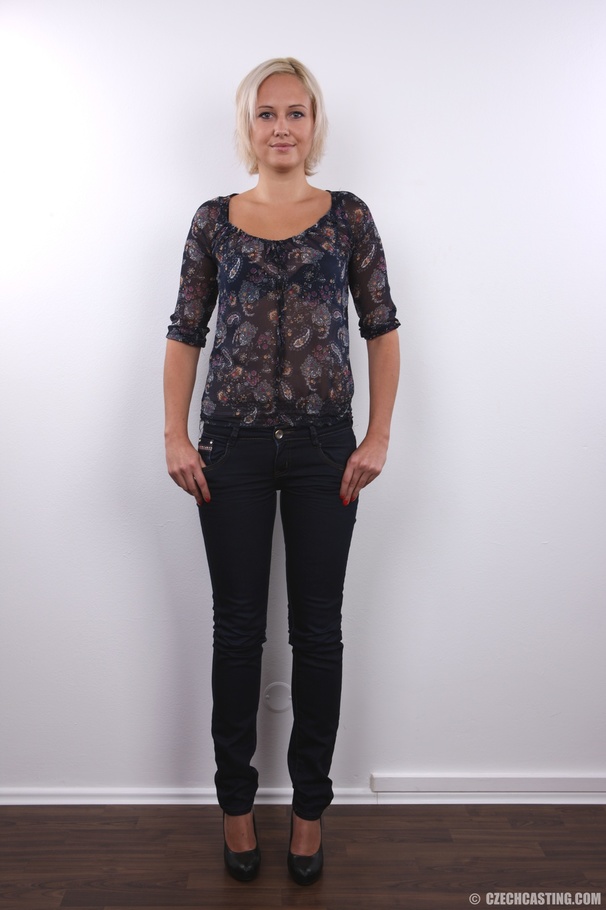 Short hair blonde beauty with sweet perky t - XXX Dessert - Picture 2