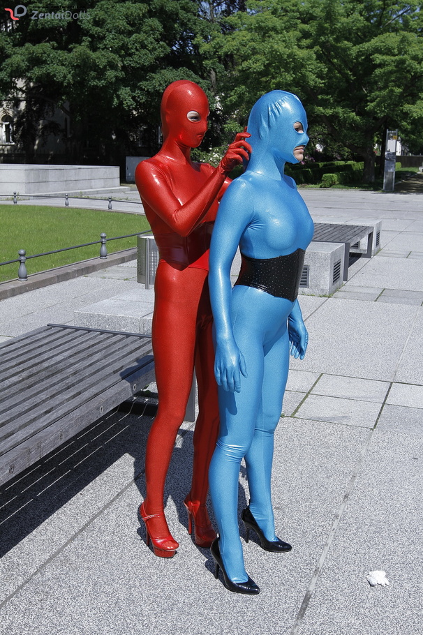 Two flexible red and blue zentai wearing gi - XXX Dessert - Picture 4