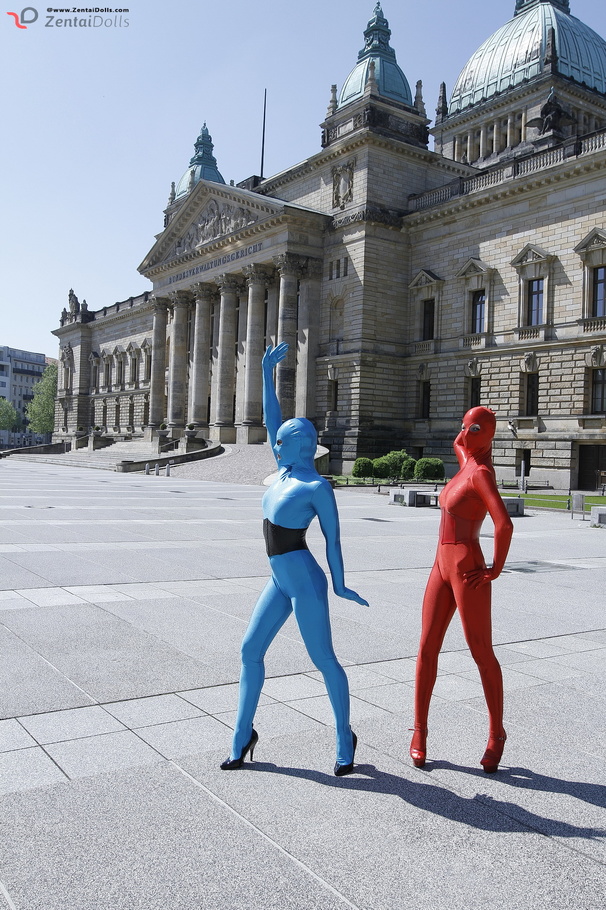 Two flexible red and blue zentai wearing gi - XXX Dessert - Picture 6